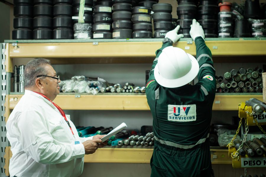 Área de almacén — instalaciones de U.V. Servicios